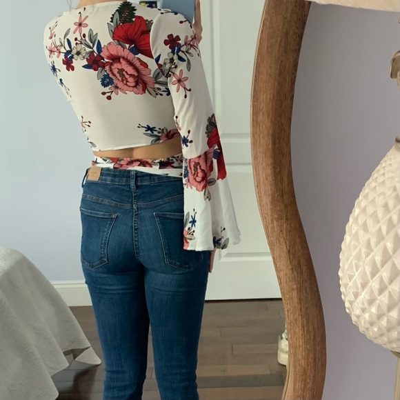 Floral Bell Cap Wrap Around Top - Picture 5 of 12